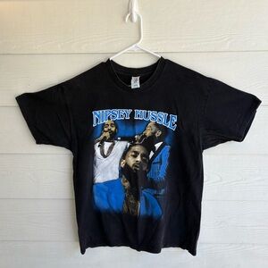 Nipsey Hussle‎ Black/Blue Graphic T-shirt
Size: Large